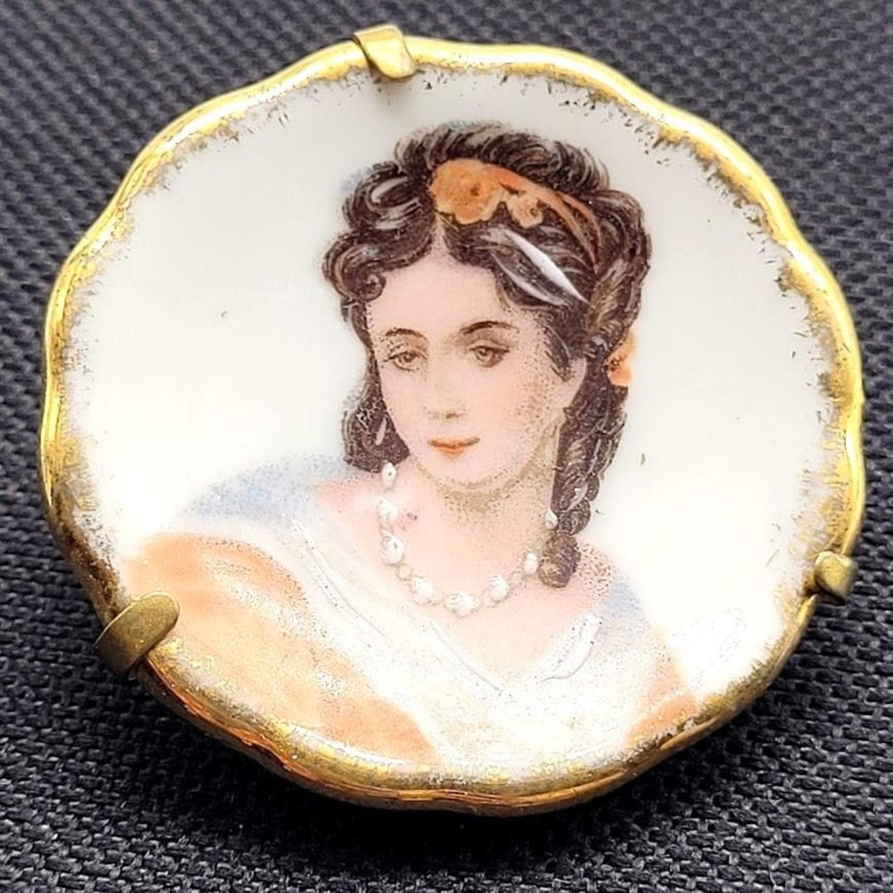 Vintage Limoges France Porcelain Portrait Plate Pin Brooch Brass Gold Tone 1.5"